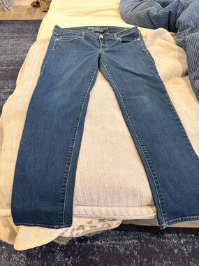 American Eagle Outfitters Dark Blue Straight-Leg Women’s Jeans